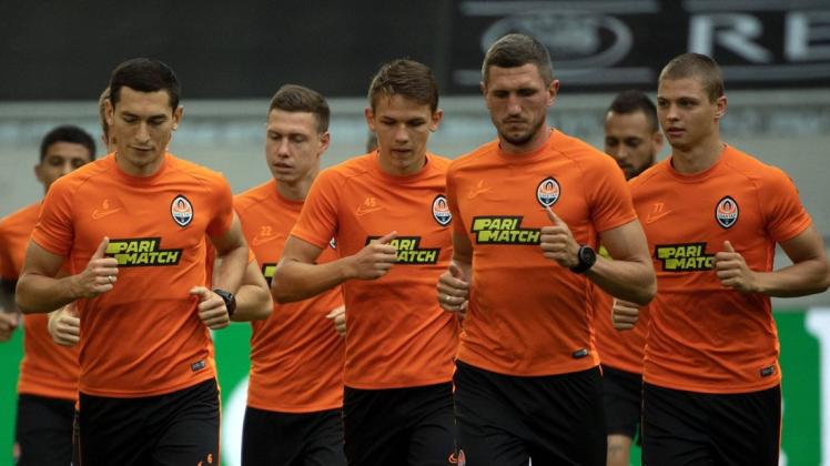Mittelstürmer Danylo Sikan (vorn in der Mitte) könnte am Montag per Leihe von Schachtar Donezk zum FC Hansa Rostock wechseln.