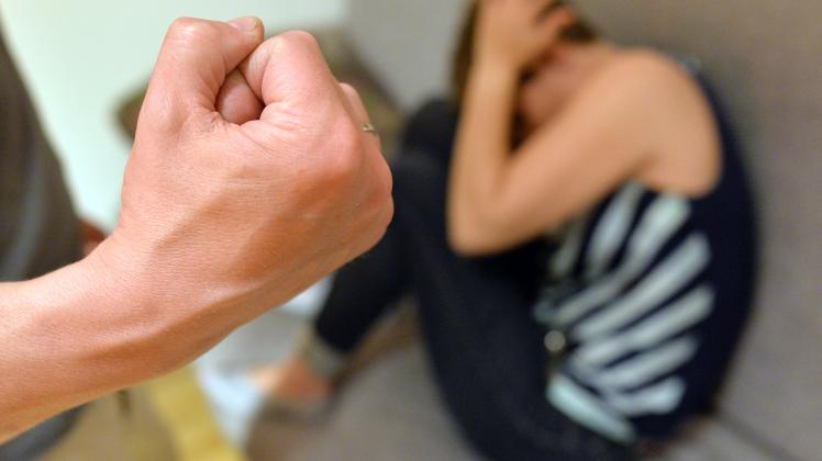 Während der Corona-Pandemie sind im Emsland nicht nur mehr Frauen Opfer von häuslicher Gewalt geworden, sondern auch deutlich mehr Männer (Symbolbild). 