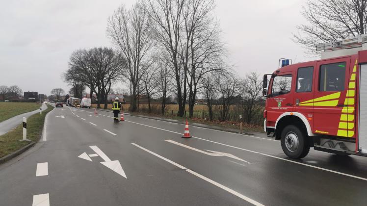 Wegen einem Motorplatzer bei einem Kleintransporter war der Wietmarschener Damm in Richtung Geeste am Dienstagmorgen zeitweilig einseitig gesperrt.