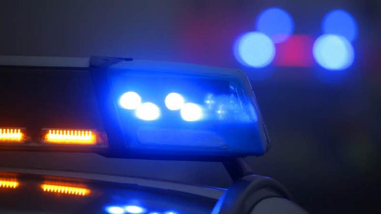  In der Nacht zu Donnerstag musste die Polizei zu einem Unfall am Kreisverkehr zwischen Itzehoe und Heiligenstedten ausrÃ¼cken. 