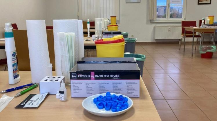 Wie jeden Tag ist im Sternberger Testzentrum alles für die öffentlichen Bürgertests angerichtet.