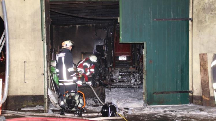 In diesem Gebäude des Landwirtschaftsbetriebes in Wittenburg war das Feuer nach Reparaturarbeiten an einem Traktor ausgebrochen.