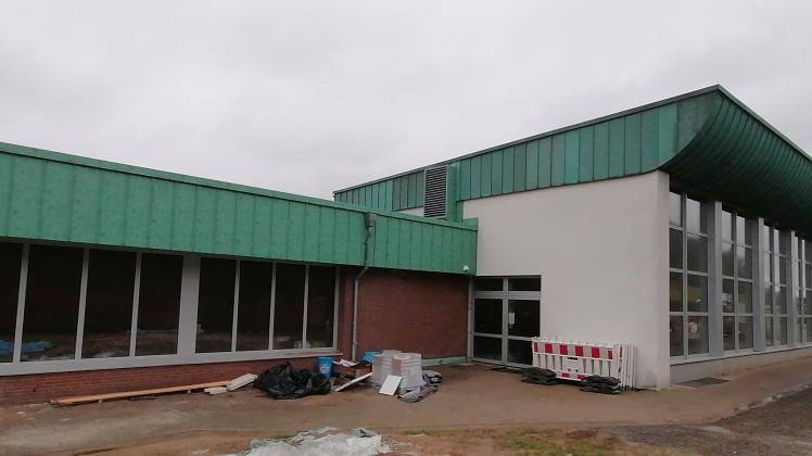 Immer noch Baustelle: das Hallenbad in Lintorf.