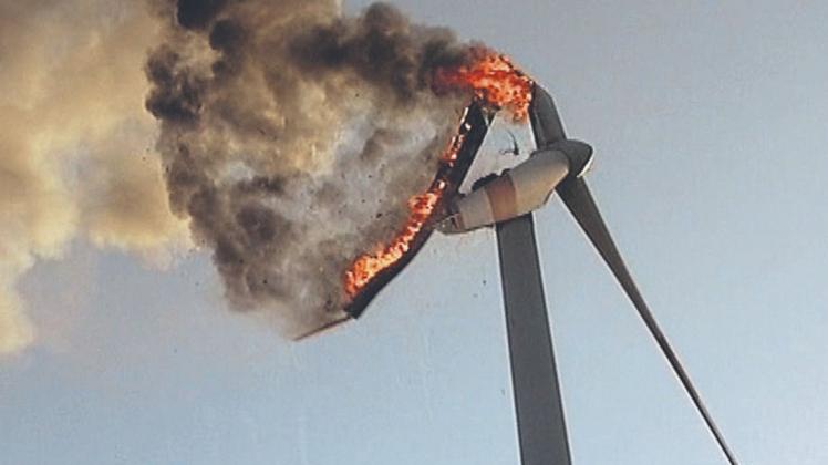 Branchenerhebung zufolge sind in den vergangenen zehn Jahren bundesweit etwa 60 Windräder abgebrannt.