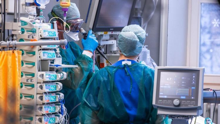 Der Bund der Steuerzahler in Mecklenburg-Vorpommern hat die Prämie für die Anwerbung von Pflegekräften am Uniklinikum Rostock von 8000 Euro kritisiert.
