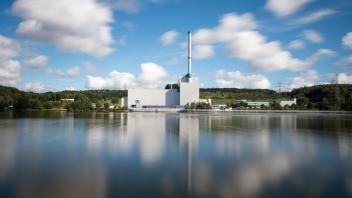 Das Kernkraftwerk Krümmel an der Elbe im Jahr 2015.  Archivbild