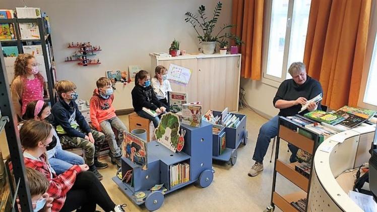 In der Bibliothek Dömitz wurden die Ferienkinder in die Welt der Bücher entführt.