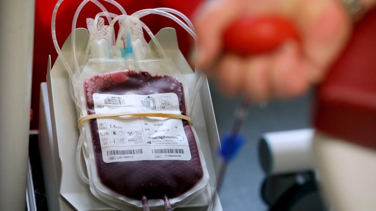 Für eine Herz-OP bei ihrem kleinen Sohn lehnten Eltern in Italien gewöhnliche Blutkonserven ab und suchten selber nach Spenden von Ungeimpften.