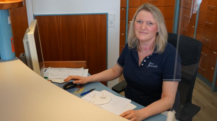 Arzthelferin Christine Bruns vom Hausarztzentrum Meppen war in jeder Phase der Corona-Pandemie an vorderster Front. Für sie und ihre Kollegen war es nicht immer eine schöne Erfahrung. 
