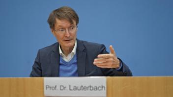 Bundesgesundheitsminister Lauterbach in der Bundespressekonferenz 8.2.2022 Bundesminister für Gesundheit Prof. Dr. Karl
