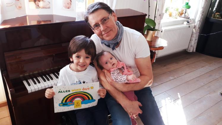 Ein Bild aus glücklicheren Tagen: Heinz Lepper mit seinen Kindern Julian und Anna Römer.