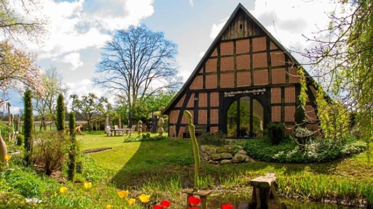 Idyllische Lage: das Heuerhaus der Familie Westphal im Berger Ortsteil Hekese. Fotos: Marin Skibicki