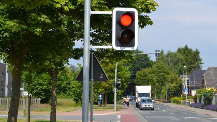 Das Rot-Signal sieht der Autofahrer künftig auf der Stuhrer Landstraße, wenn der Verkehr an der Einmündung der Pablo-Picasso-Straße zu lange warten muss. 