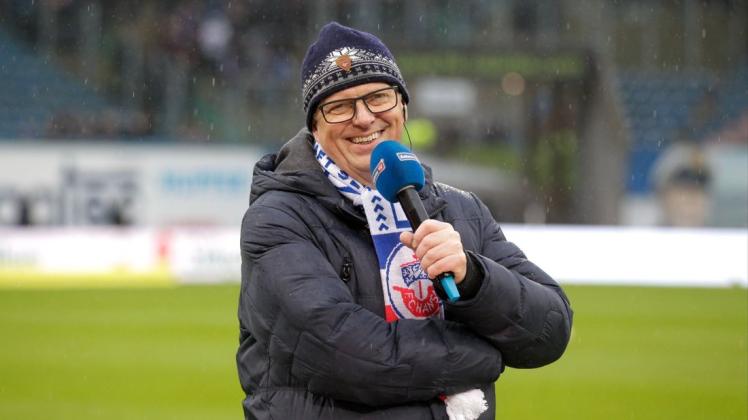 Klaus-Jürgen Strupp verabschiedet sich nach 30 Jahren als Stadionsprecher beim Fußballverein Hansa Rostock in den Ruhestand.