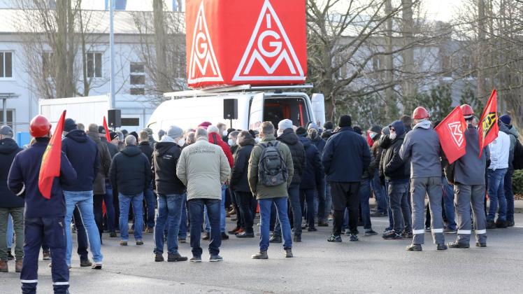 Gewerkschaftskundgebungen vor MV Werften