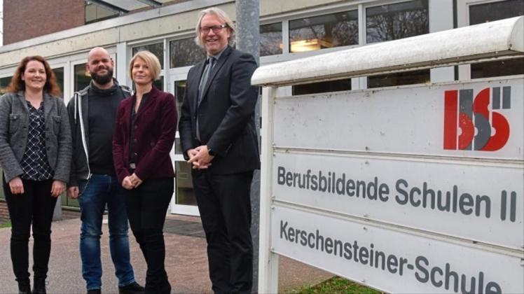 Stehen hinter dem neuen Angebot (v.re.):: Schulleiter Ulrich Droste sowie Katrin Meyer-Abich, Ralf Büsing und Renée Schlenkermann von der BBS II. 