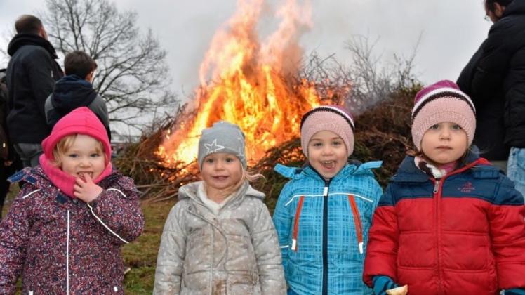 Das Osterfeuer bei Menkens war ein Spaß für die ganze Familie. 