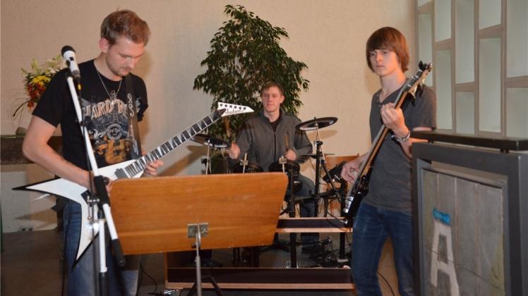 Begleiteten den „5 x anders“ Gottesdienst musikalisch: Rune Schohaus, Torben Kolkmann und Janik Schwan von der Ten Sing Band (von links).