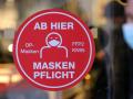 FFP2-Masken beim Shoppen und in Innenräumen müssen vorerst bleiben, fordert der Marburger Bund