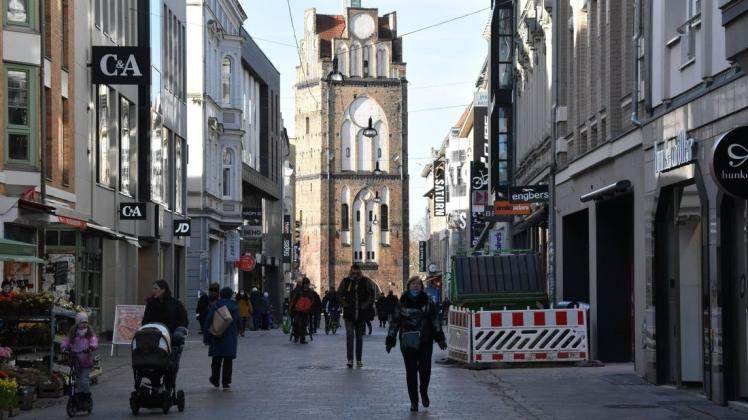 Die Rostocker Innenstadt war am Sonnabendvormittag leerer als erwartet. Die Rostocker Innenstadt war am Sonnabendvormittag leerer als erwartet.