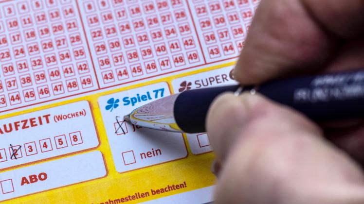 Ein Lottospieler aus Niedersachsen hat bei der Zusatzlotterie „Spiel 77“ einen Millionen-Gewinn eingefahren.