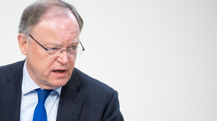Niedersachsens Ministerpräsident Stephan Weil stellt am Donnerstag die Corona-Lockerungen in einer Pressekonferenz vor. 