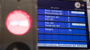 Seit Donnerstag kommt es in Deutschland durch Unwetter zu Zugausfällen. Noch ist kein Ende der Beeinträchtigungen in Sicht.