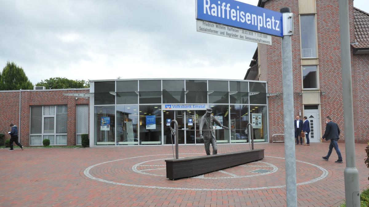Volksbank Emstal baut und schafft „Grüne Oase“ mitten in Lathen