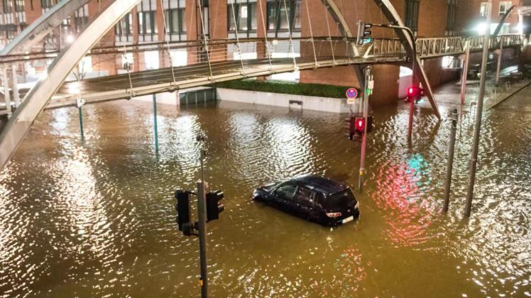 Orkan "Zeynep": Video Zeigt Schwere Sturmflut In Hamburg | NOZ