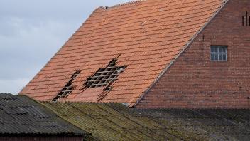 Sturmtief Zeynep hat vielerorts Dachziegel heruntergeweht. Wer reguliert den Schaden - und vor allem wie schnell?