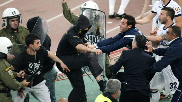 Griechenland schließt Fußball-Fanclubs