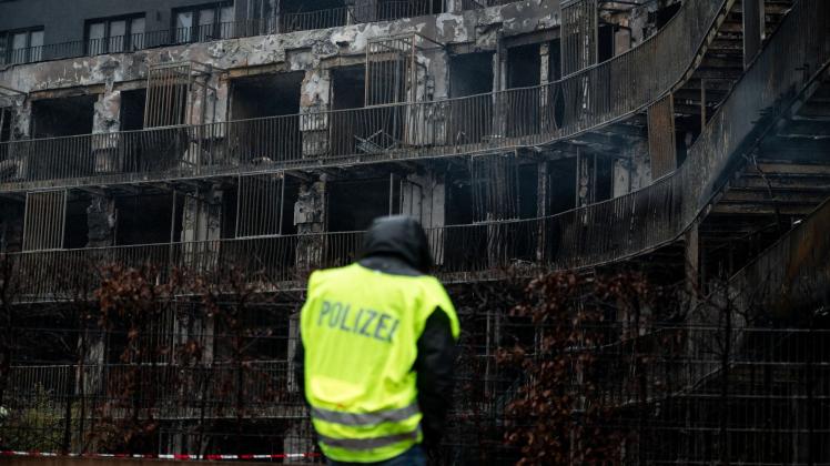Wohnkomplex in Essen brennt