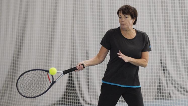 Barbara Moser spielte am letzten Spieltag der Tennis-Regionalliga für die Damen 60 des Huder Tennisverein herausragend.