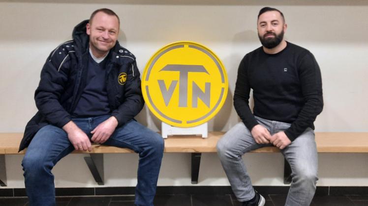 Freuen sich auf die erneute Zusammenarbeit beim TV Neuenkirchen in der kommenden Saison: Fußballvorstand Olaf Klehn (links) und Trainer Raed Yusuf. 