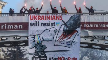 Im Russland-Ukraine-Konflikt geht es auch um kulturelle Identität: Menschen In Kiew demonstrieren gegen russische Aggression. 