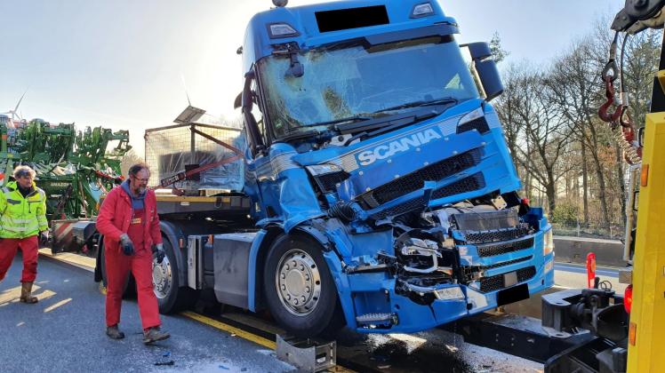 Nach einem schweren Verkehrsunfall ist die A 1 zwischen Bramsche und Neuenkirchen-Vörden gesperrt.