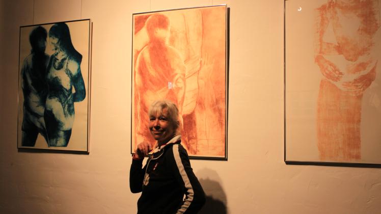 Mit dem menschlichen Körper setzt sich Claudia Schmidt, Künstlerin aus Hannover, in der Ausstellung des Kunst- und Museumskreises Bad Essen auseinander, die am 5. März 2022 im Schafstall eröffnet wird.