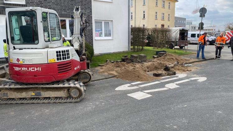 Am Quirllsweg in Osnabrück hat ein Bagger bei Bauarbeiten eine Gasleitung beschädigt.