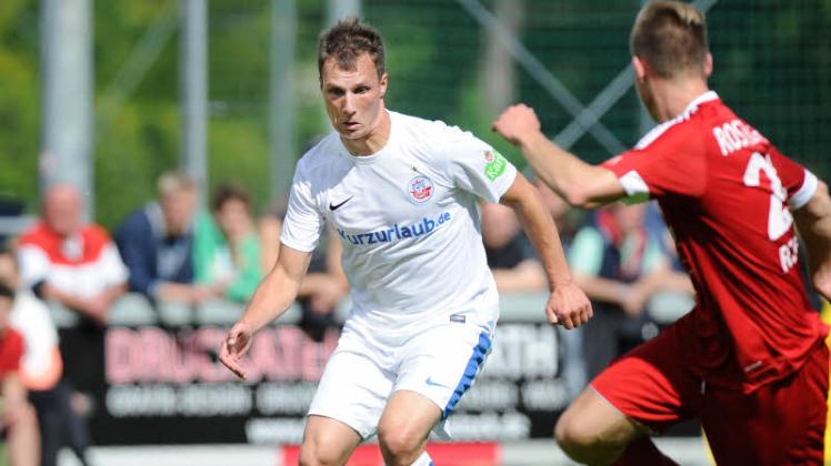 Nach drei Jahren in Dresden sowie beim SV Wehen Wiesbaden kehrte Flügelflitzer Tobias Jänicke jetzt zum FC Hansa zurück.   