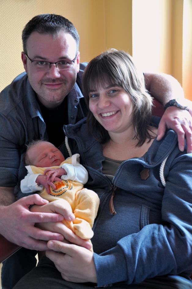 Familienglück: Am 15. Juni erblickte Haro Michler das Licht der Welt. Die Eltern des Kleinen, Eve Michler und Sebastian Ehlers, freuen sich über den Nachwuchs. Familienglück: Am 15. Juni erblickte Haro Michler das Licht der Welt. Die Eltern des Kleinen, Eve Michler und Sebastian Ehlers, freuen sich über den Nachwuchs.