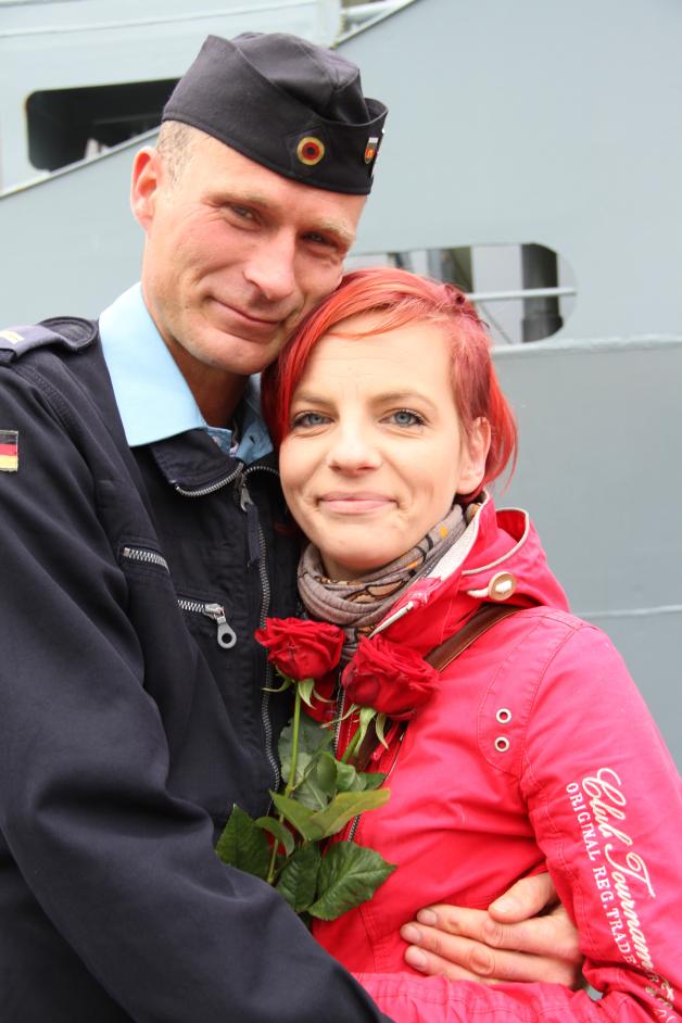 Glücklich: Obergefreiter Stephan Awe mit Ehefrau Franziska.