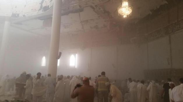Die Al-Imam al-Sadek Moschee wurde bei dem Angriff schwer beschädigt. Es gibt mehrere Opfer.
