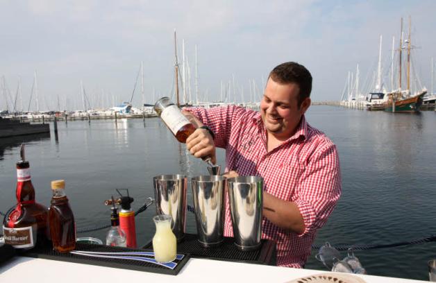 Von Tirol machte sich Marcel Kleewein auf den weiten Weg nach Hohe Düne, um beim Cocktail-Wettbewerb mitzumixen. Von Tirol machte sich Marcel Kleewein auf den weiten Weg nach Hohe Düne, um beim Cocktail-Wettbewerb mitzumixen.