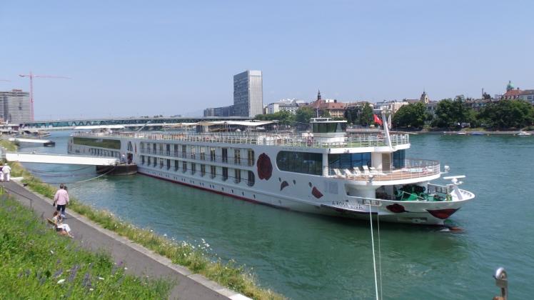 Der Rostocker Arosa-Flusskreuzer „Arosa Viva“ bei seinem Rhein-Törn am Anleger in Basel.  Fotos: Reiner Frank 