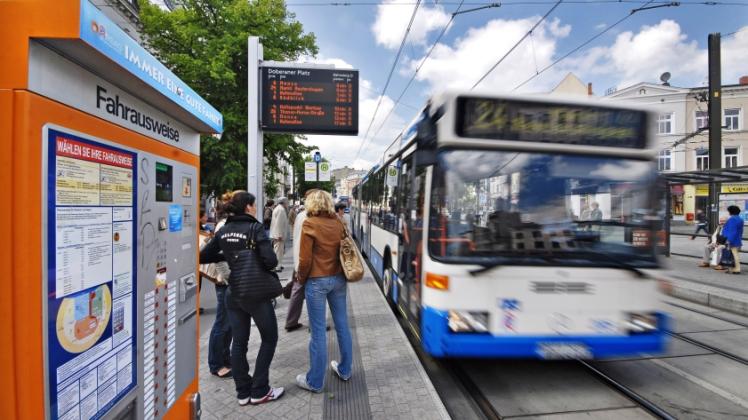 Buss und Straßenbahnen in Rostock werden auch bis 2030 weiter von der Rostocker Straßenbahn AG betrieben.