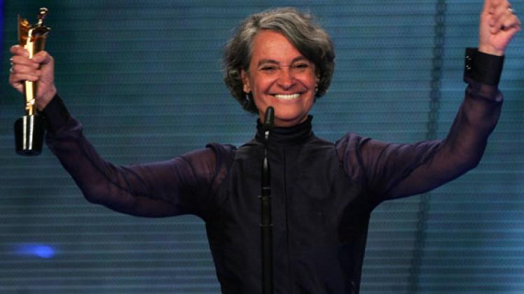 Monica Bleibtreu freut sich in Berlin waehrend der 57. Verleihung des Deutschen Filmpreises über ihren Preis in der Kategorie &quot;Beste Darstellerin&quot; (2007). Foto: ddp