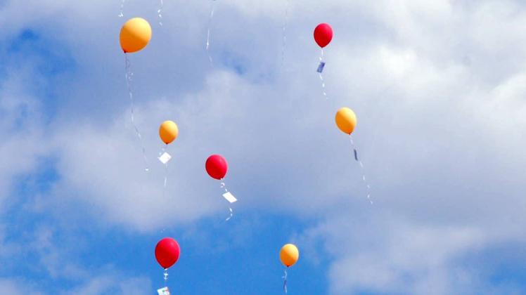 Fliegen nur, wenn der richtige Wind weht: Der geplante Ballonwettbewerb beim Tag der Offenen Tür im Kieler Landtag sorgt für Diskussionen. 