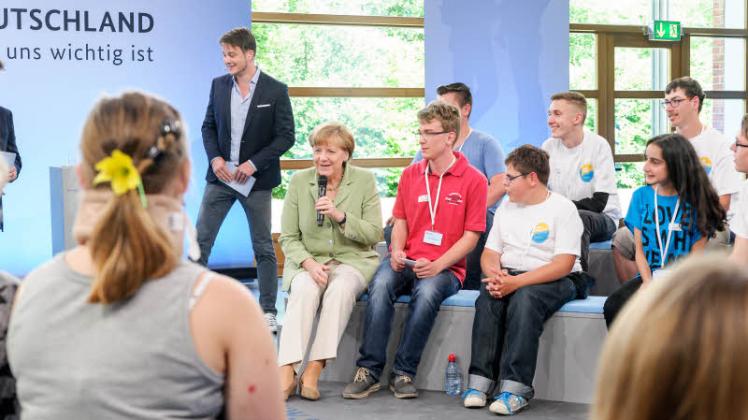 Im Bürgerdialog mit Kanzlerin Angela Merkel dürfen die Jugendlichen ansprechen, was ihnen wichtig ist. 