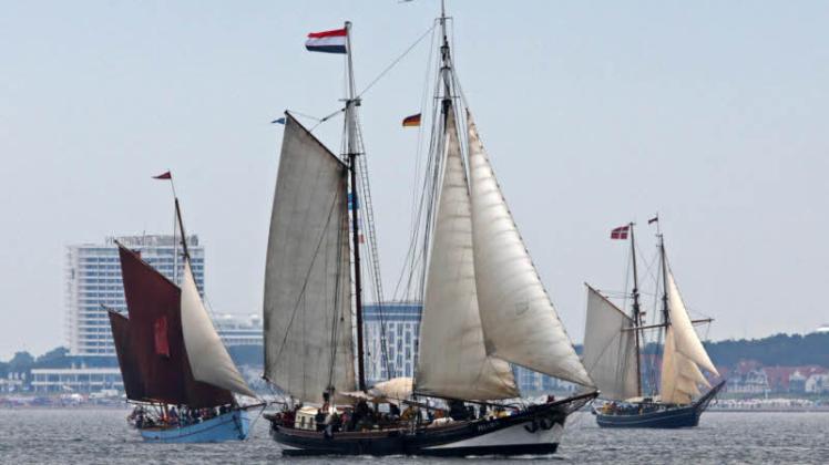 Zum 25. Jubiläum der Hanse Sail haben sich nach Angaben der Organisatoren so viele Teilnehmer angemeldet wie nie zuvor.  