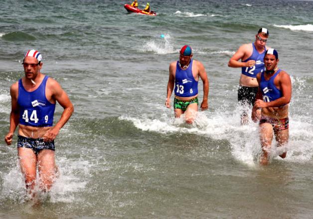 Am Sonnabend mussten sich die Teilnehmer im Rettungsschwimmer Triathlon gegen die starke Konkurrenz aus vielen Bundesländern durchsetzen.  